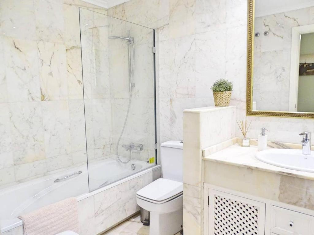 Beyourself By Sevillaluxurysuites Siviglia